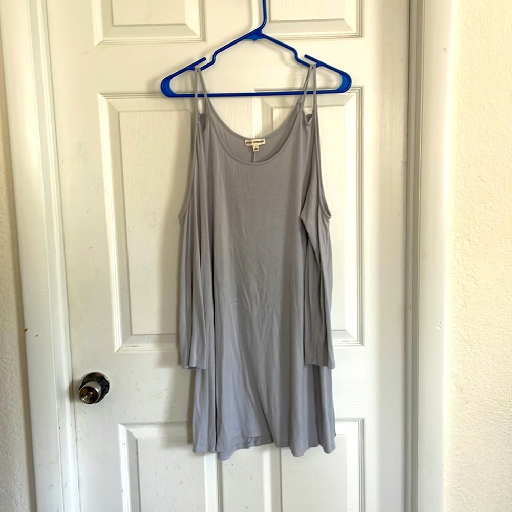 Zenana Outfitters L gray tee